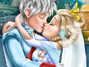 Elsa Wedding Kiss: Hide-and-Seek